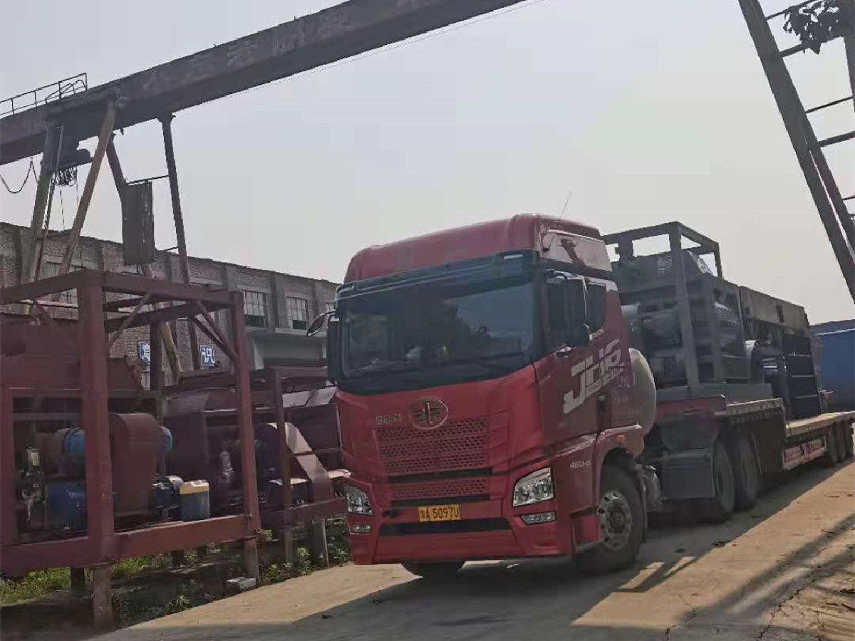 重慶用戶(hù)定制HZS90混凝土攪拌站今日裝車(chē)發(fā)貨